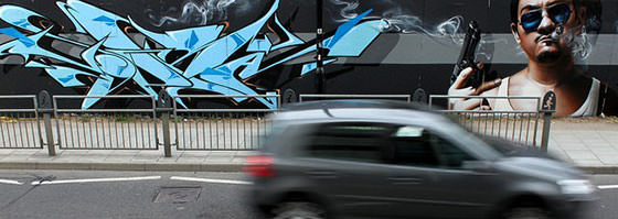 graffiti-on-wall-off-the-street-blue-black-graffiti-640x237